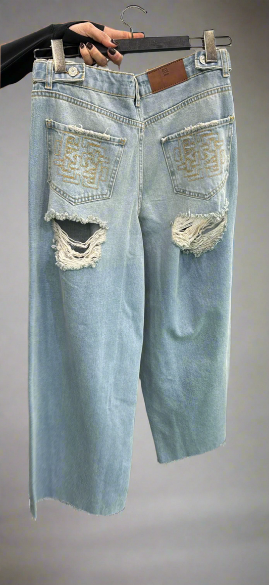 DISTRESSED JEANS