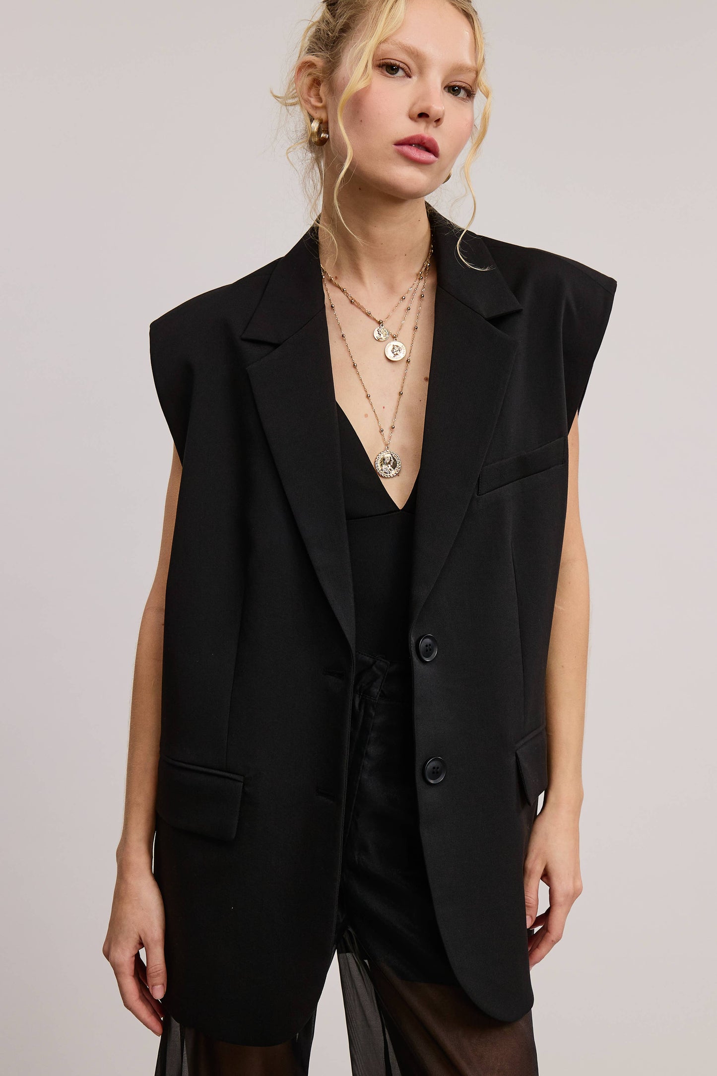 OVERSIZED SLEEVELESS BLAZER